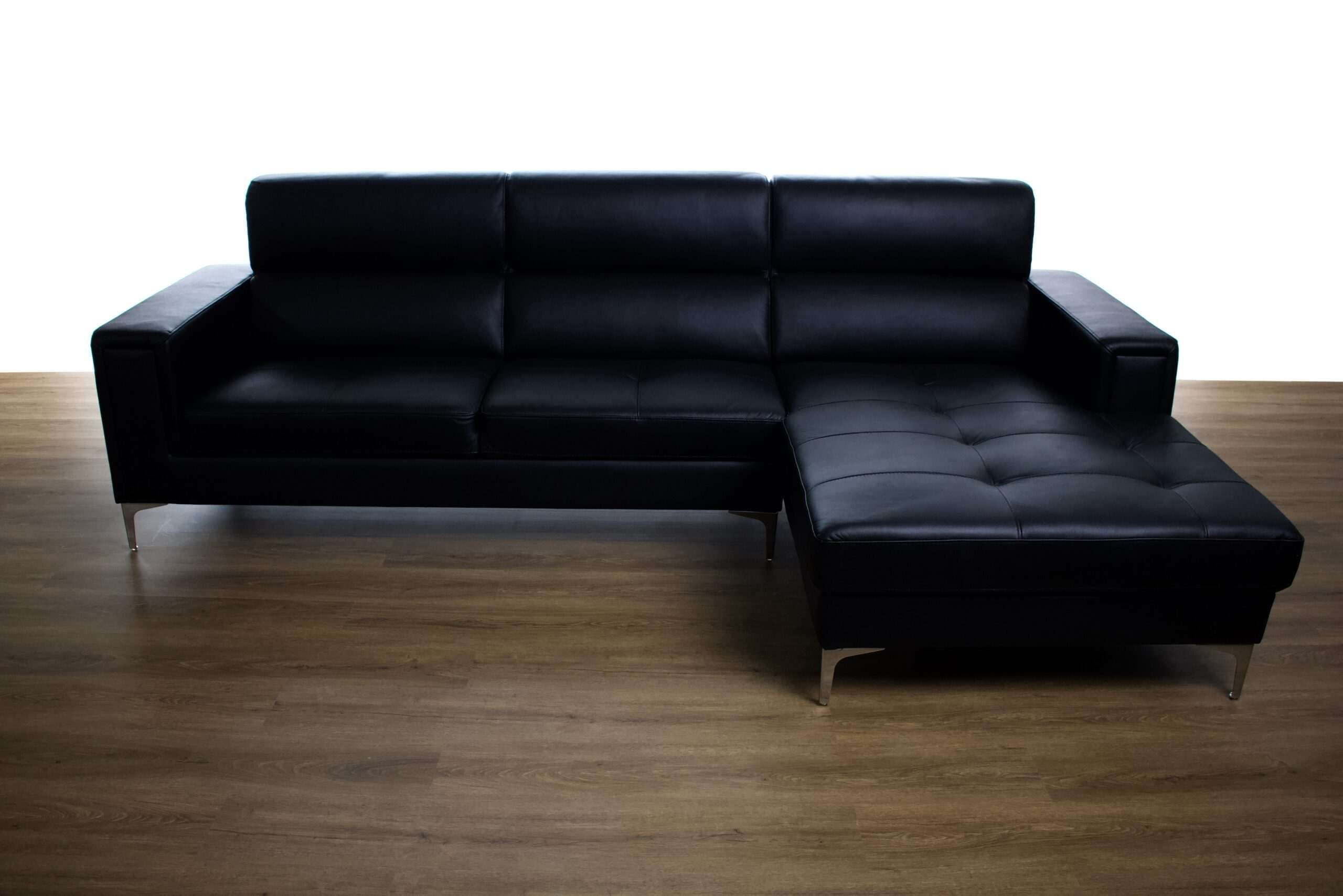 Divano20nero20di20pelle.jpg