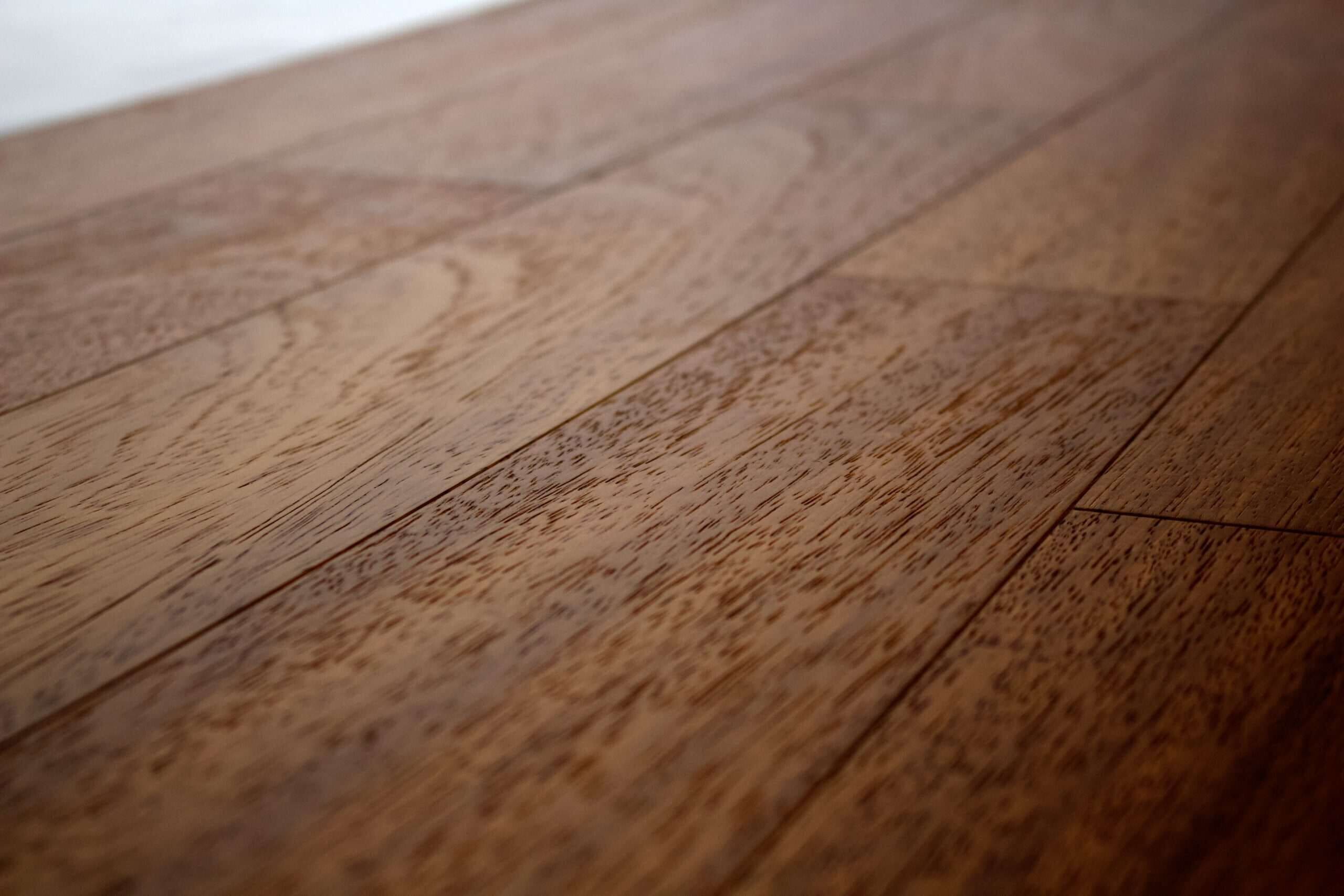 PARQUET PREFINITI – Iroko – Prima Scelta – Spina Francese o Ungherese