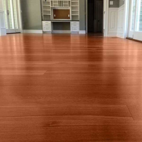 PARQUET PREFINITI – Sapelle 1 Strip – Mogano Liberia – Verniciato