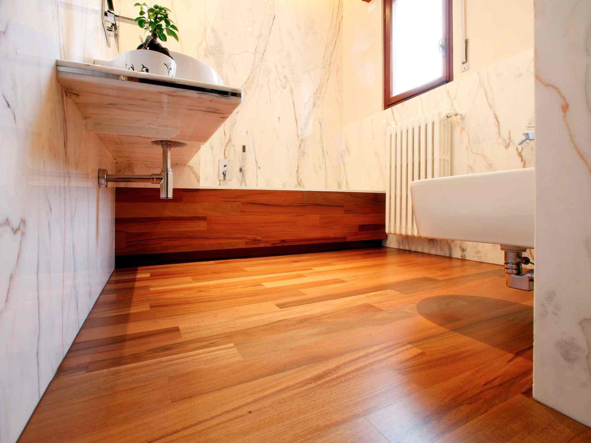 PARQUET PREFINITI – Ciliegio Americano 3 Strip – Verniciato Naturale – Stock: 3,18mq – Offerta: € 79,50